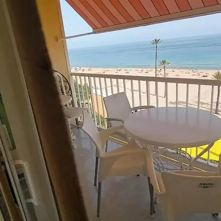 Acapulco First Line アパート